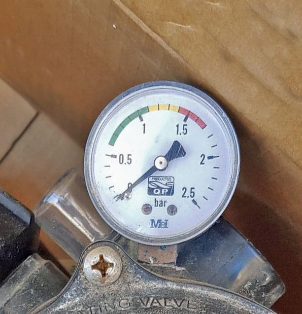 How to backwash a pool - pool filter pressure gauge