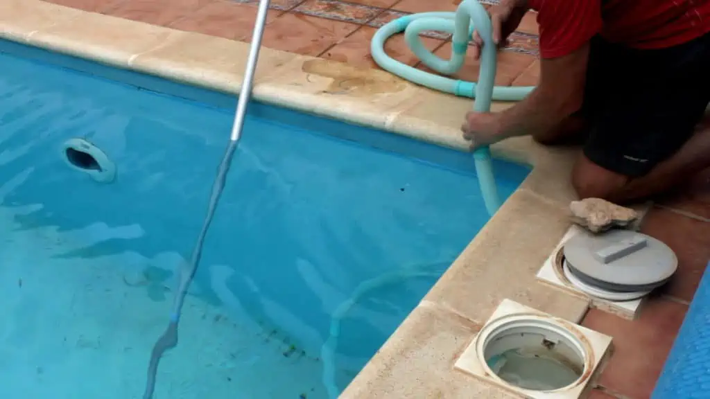 how to clean inground pool
Remove air from the vacuum hose