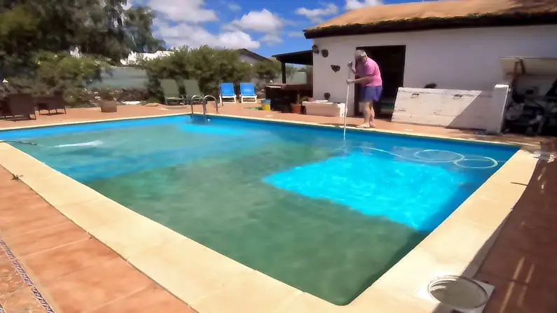 how to get rid of brown dust on bottom of pool