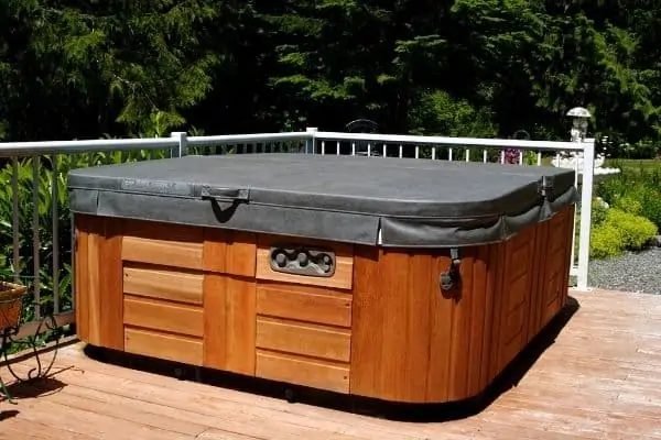 does a hot tub heat up faster with the cover on