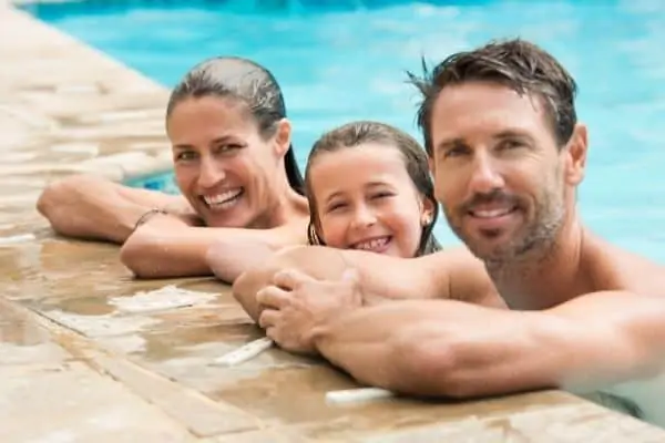 how to keep a pool clean without a pump and filter