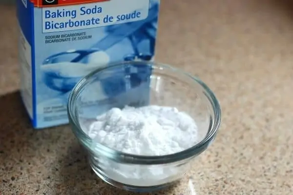 does baking soda neutralize chlorine