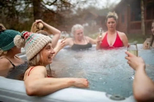 how long can you sit in a hot tub