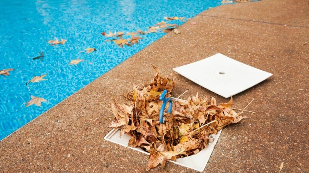 how does a pool skimmer work