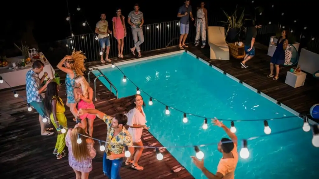 pool party - Are pool lights worth having