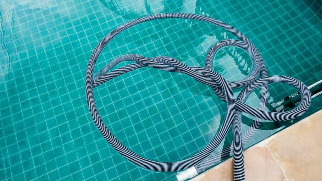 how to get air out of pool vacuum hose