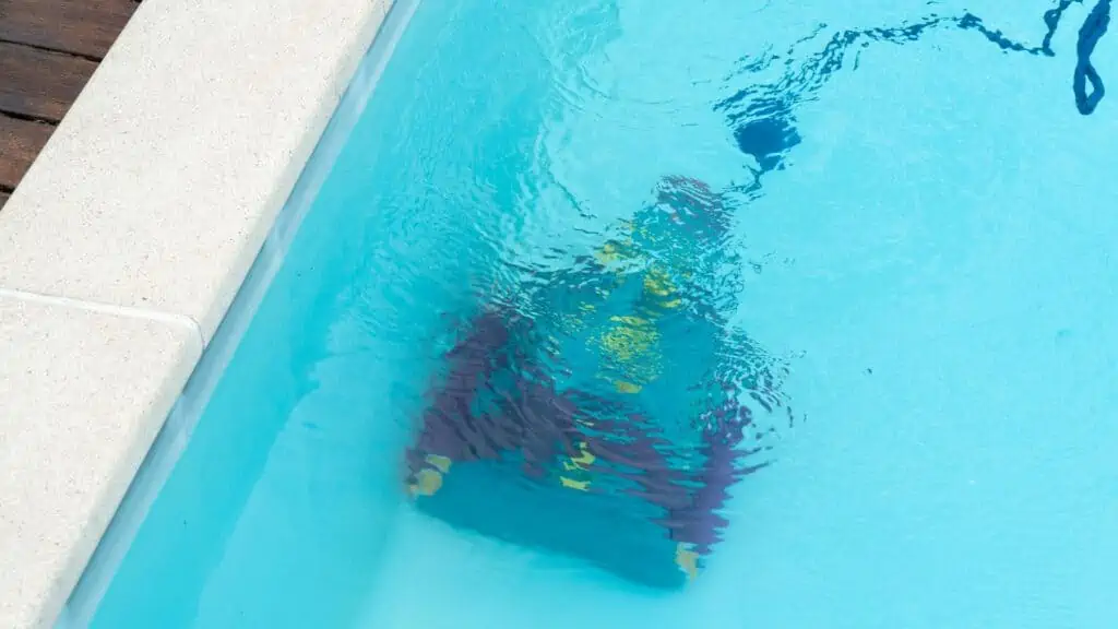How to circulate pool water without a pump