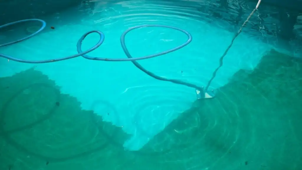 how to get algae off bottom of pool