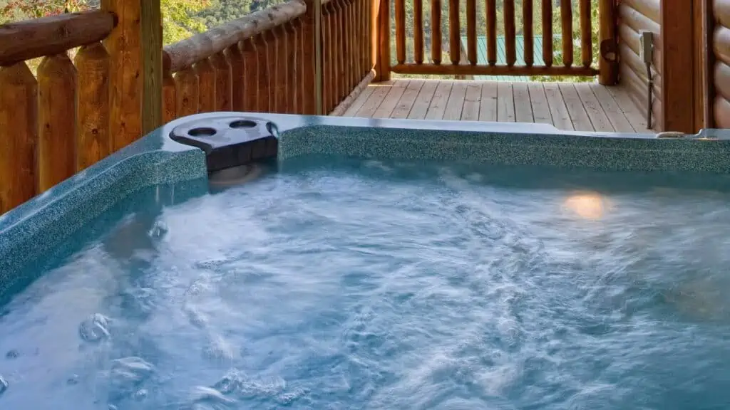 How high should the water level be in a hot tub