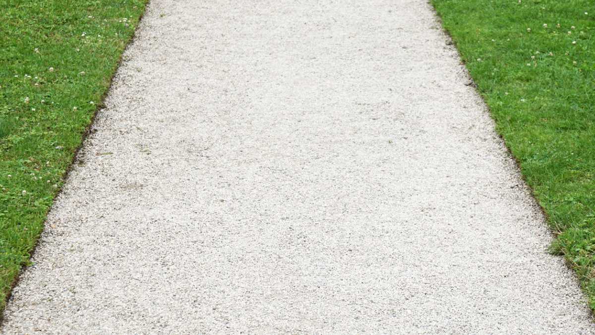 Why Choose Gravel Over Concrete for Your Hot Tub Base? Easy Pool Cleaning