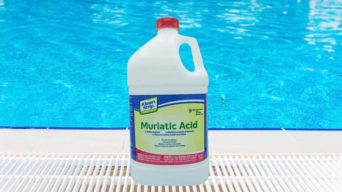 A Guide to Using Muriatic Acid for Pool Maintenance