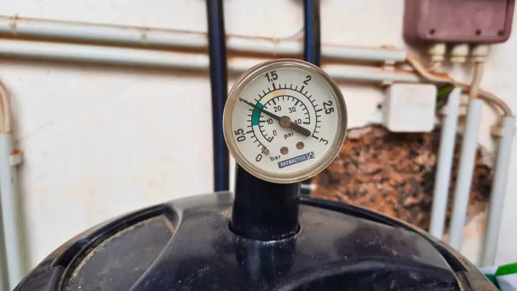 What Should the Pool Filter Pressure Gauge Read