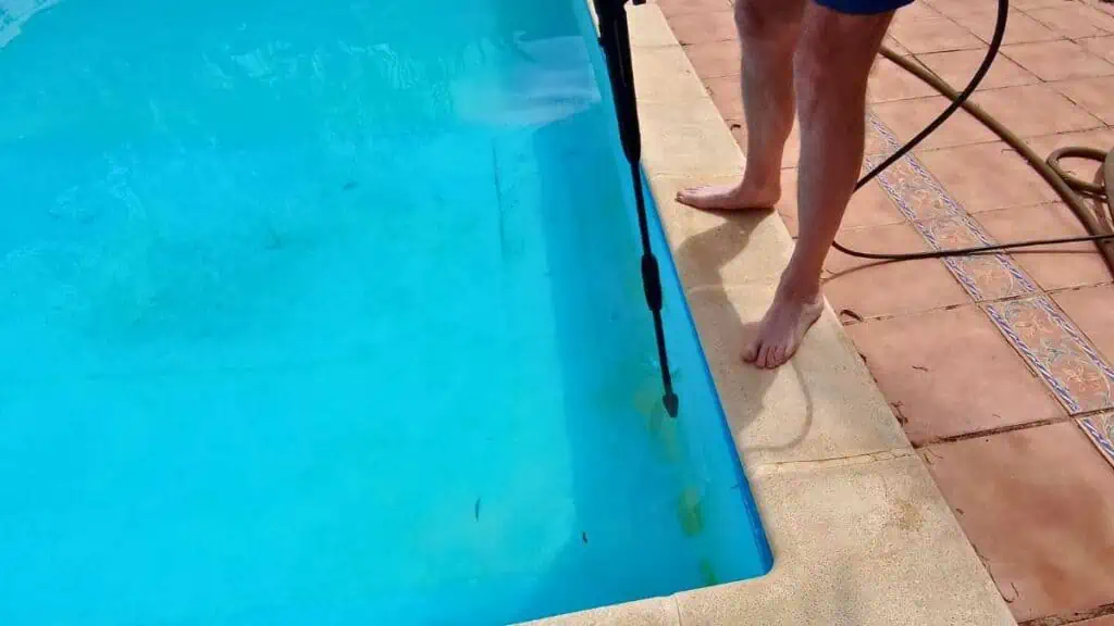 how to remove algae from pool with a power washer