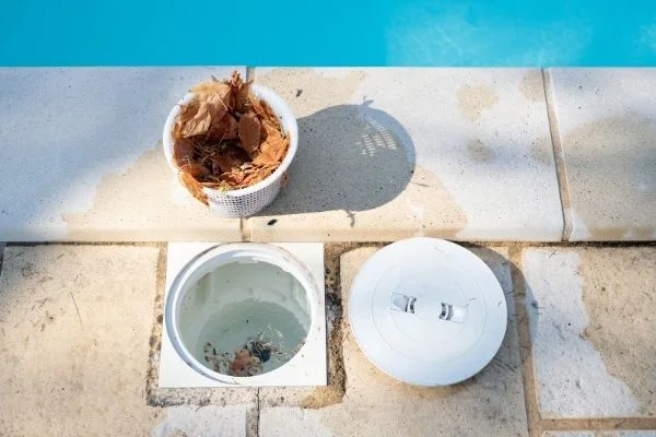 what is a skimmer in a pool